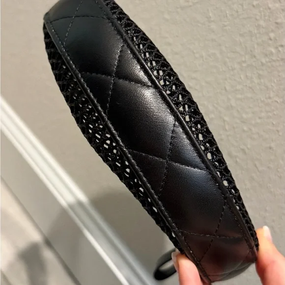 CHANEL BLACK MINI HOBO MESH POUCH RUNWAY RARE NEW - Picture 6 of 13